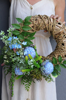 Blue Protea, asymetryczny wianek dekoracyjny