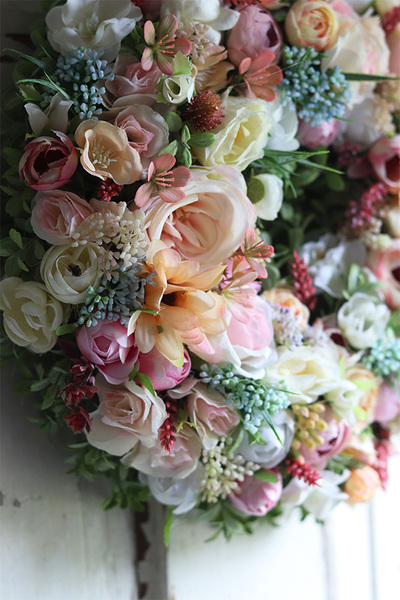 Aguilera, bogaty pastelowy wianek na drzwi, śr.32cm