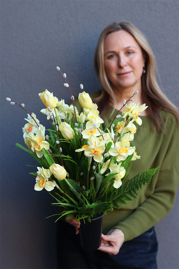 Medita Żonkile, wiosenny bukiet nagrobny we wkładzie