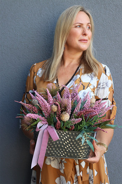 Wrzosowisko Ciemny Róż, kompozycja kwiatowa w donicy, wym.32x54x27cm