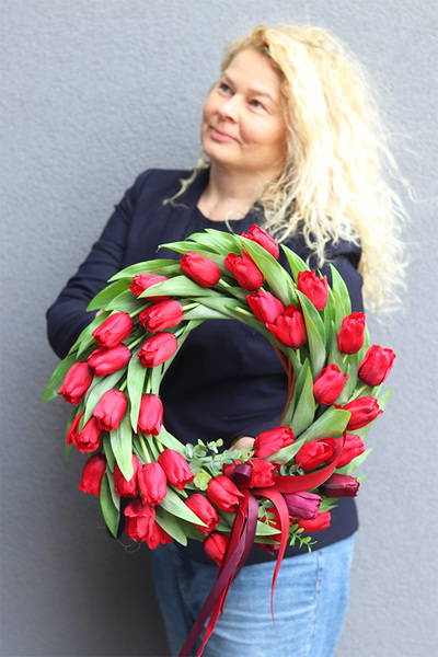 Witaj Wiosno Red 2, wiosenny wianek z tulipanów