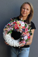 Abelista, wianek z dekoracją kwiatową