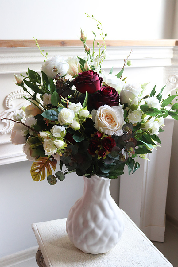 Lierta, elegencki bukiet w wazonie