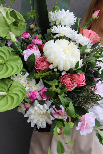 Medurena, elegancki bukiet nagrobny we wkładzie, wys.70cm