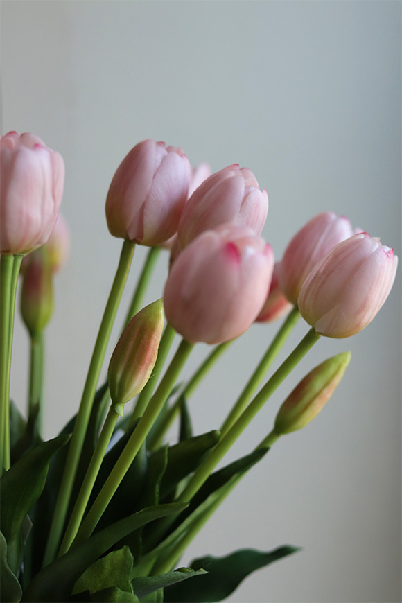 Golden Palace Tulips, nowoczesna wiosenna dekoracja