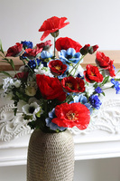 Polonia, bukiet z polnych kwiatów w wazonie