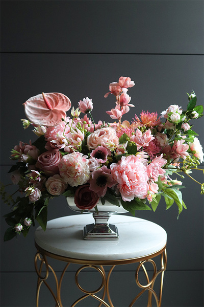 Anturium Lovita, różowa kompozycja kwiatowa w pucharze