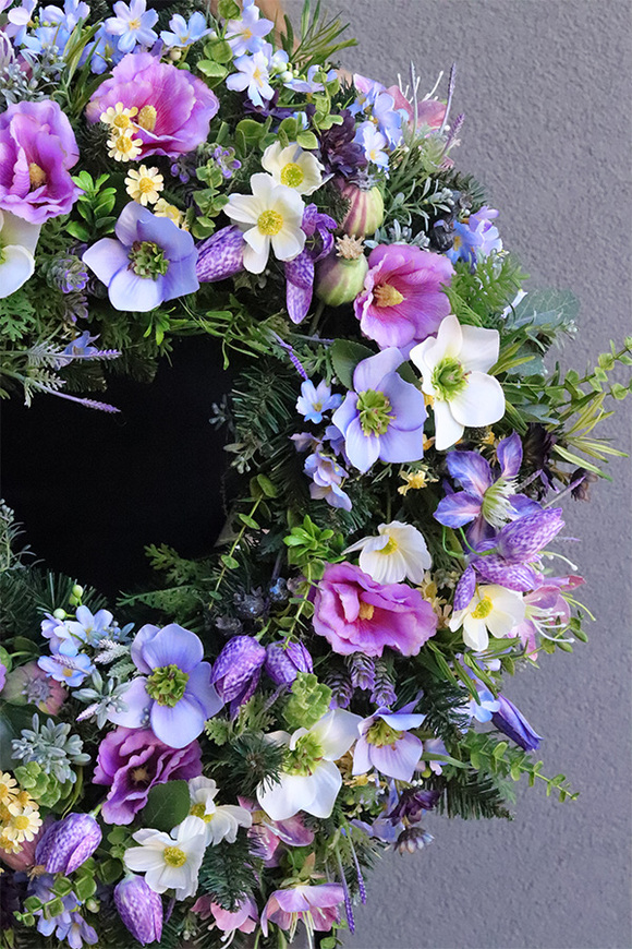 Fioletera, duży wianek na drzwi