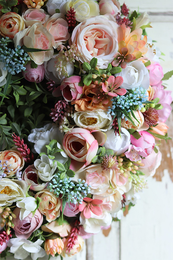 Aguilera, bogaty pastelowy wianek na drzwi, śr.32cm