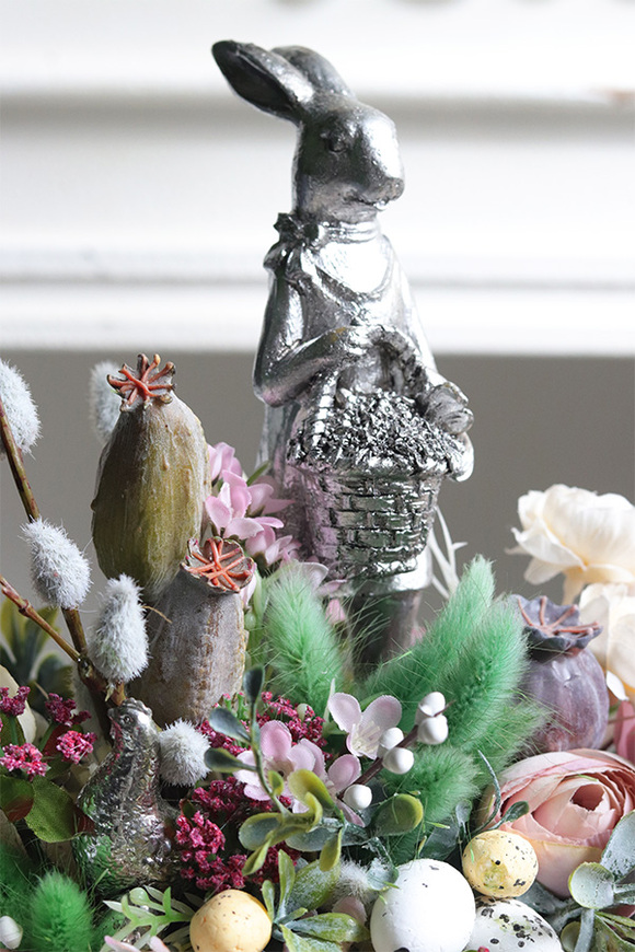 Bunny Sella, stroik wielkanocny z zającem