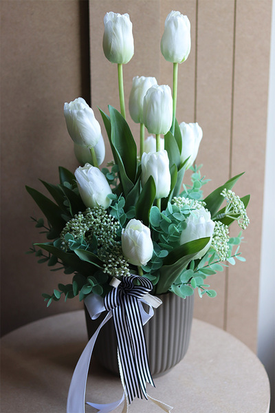 Biel Tulipanów, dekoracja kwiatowa z tulipanami