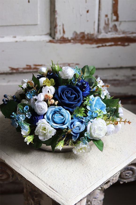 Błękitna Szwajcaria, kompozycja w srebrnym naczyniu