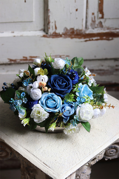 Błękitna Szwajcaria, kompozycja w srebrnym naczyniu