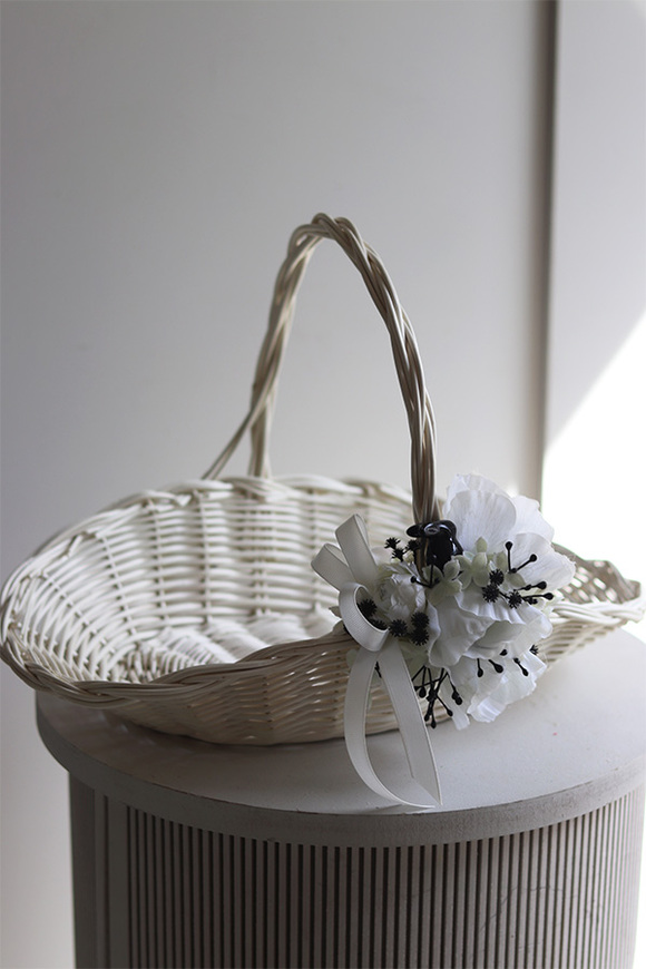 Anemony, dekorowany koszyczek wielkanocny