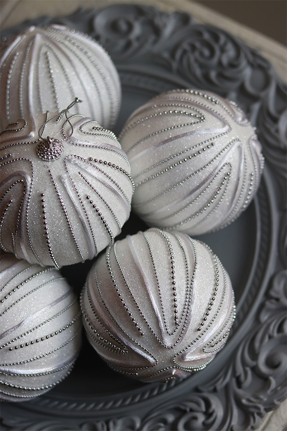 Broccatia White, świąteczne bombki