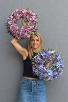 Nemora 2, fioletowy wianek z hortensji na drzwi