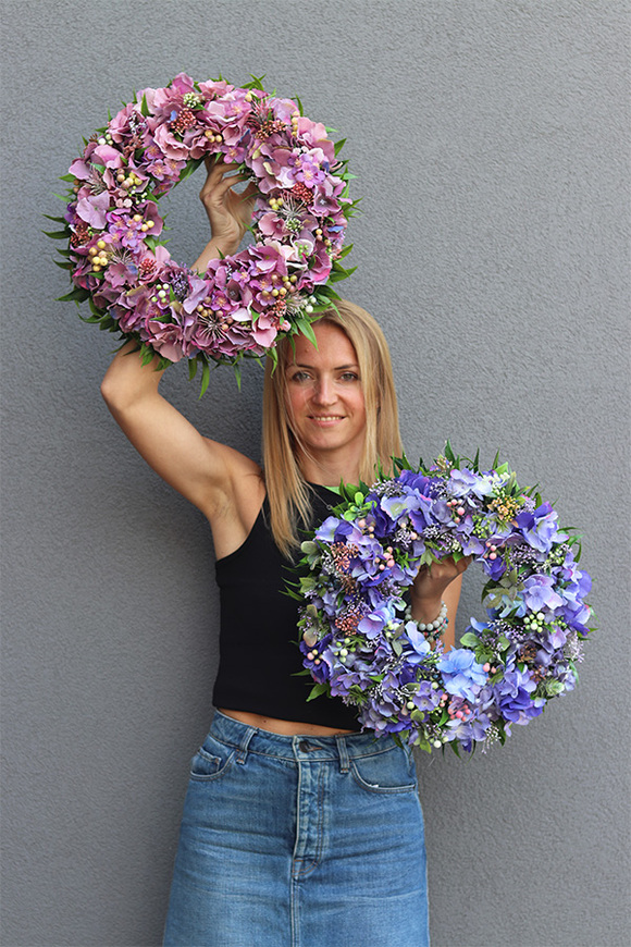 Nemora 2, fioletowy wianek z hortensji na drzwi