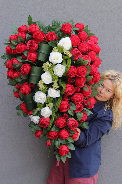 Polonica, wiązanka nagrobna w kształcie serca