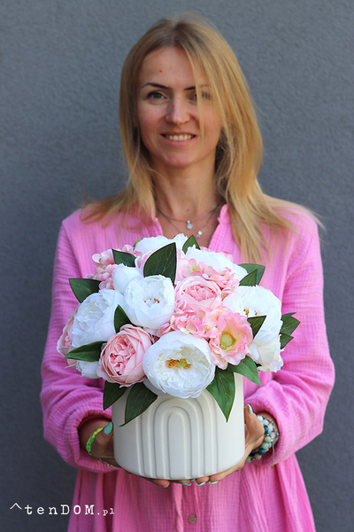 Peony White Moment, kompozycja kwiatowa z peoniami