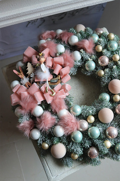 Pudrowa Ballerina, świąteczny różowy wianek dekoracyjny, śr.38cm