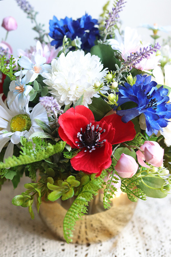 Mazuria Gold, kompozycja kwiatowa w naczyniu