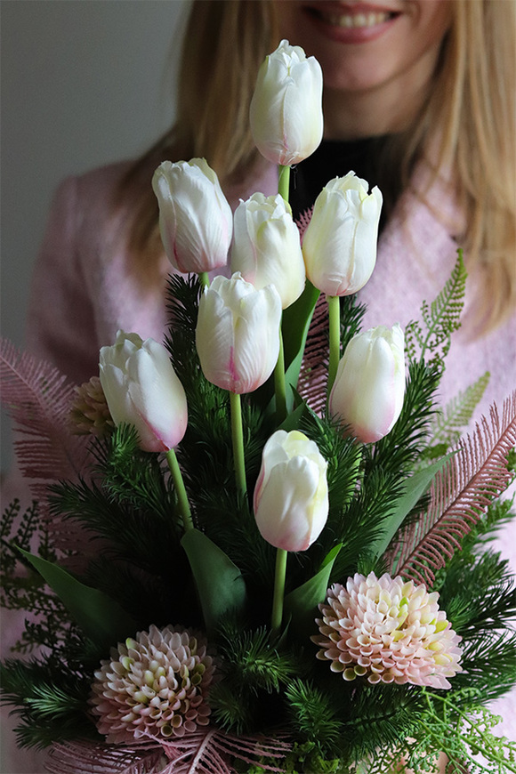 Wiosenna Przystań, dekoracja kwiatowa z tulipanami