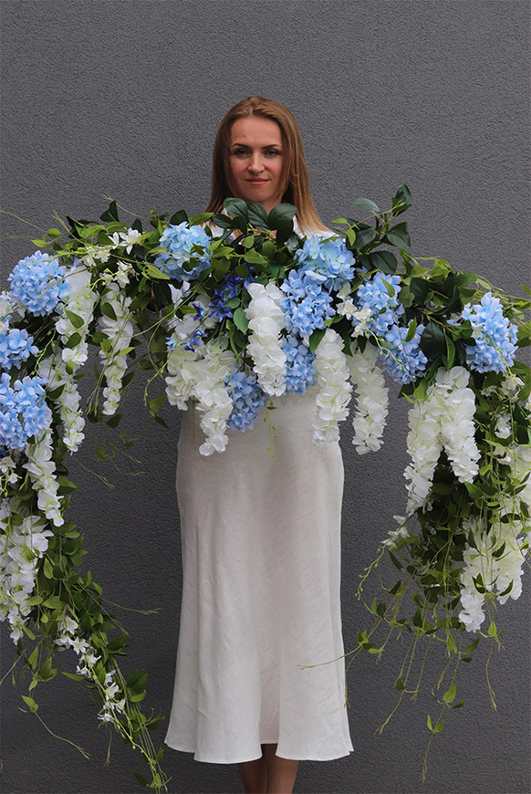 elegancka girlanda z białymi i niebieskimi kwiatami, Blue Romance