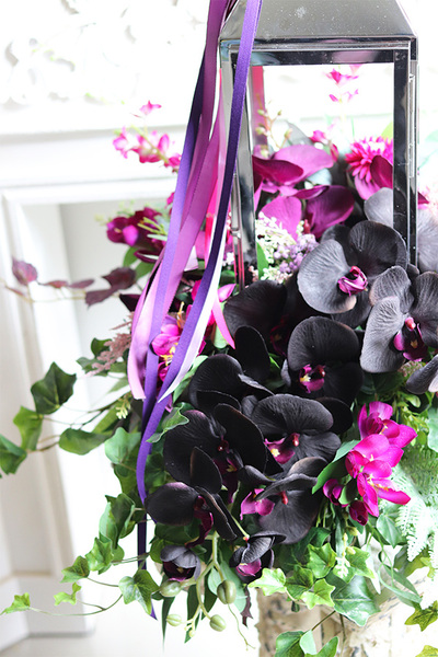 Angelo Garden Violet 3, kompozycja kwiatowa ze srebrnym lampionem