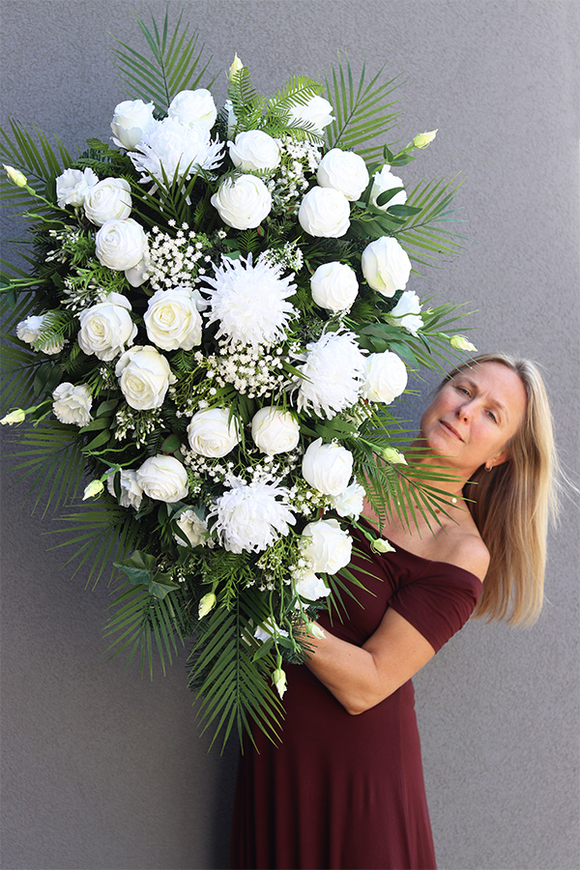 Klarina Biały Łabędź, elegancka wiązanka nagrobna