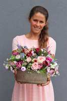 Bella Lux, kompozycja kwiatowa w złotym naczyniu