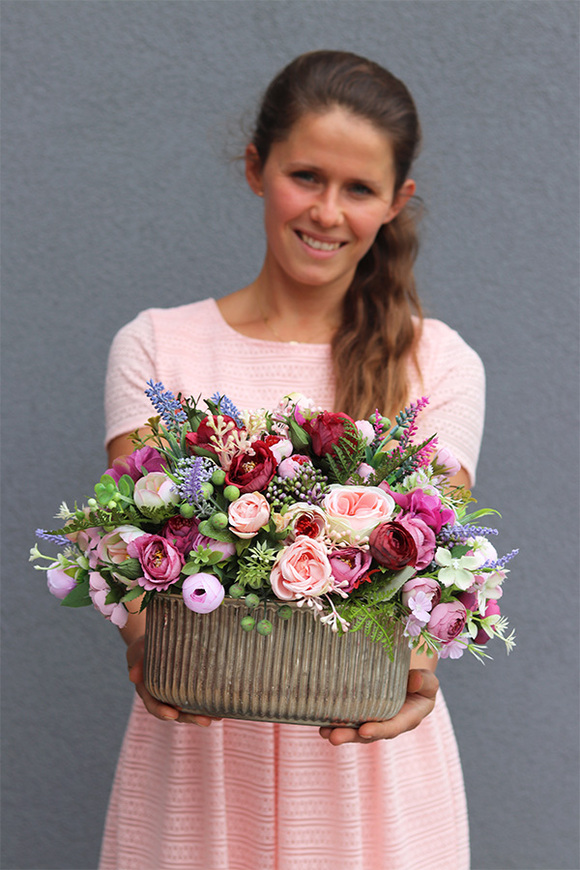 Bella Lux, kompozycja kwiatowa w złotym naczyniu