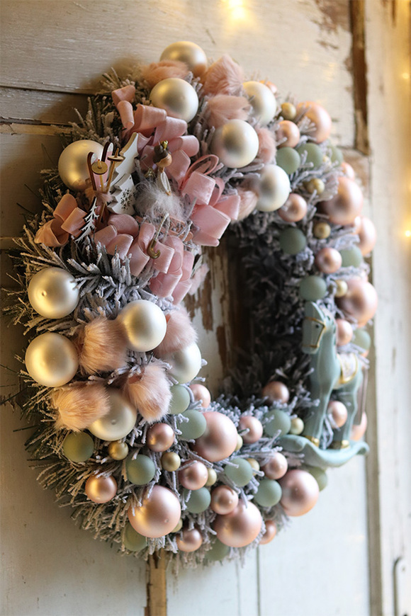 Pudrowa Kraina, świąteczny wianek z konikiem