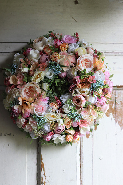 Aguilera, bogaty pastelowy wianek na drzwi, śr.32cm