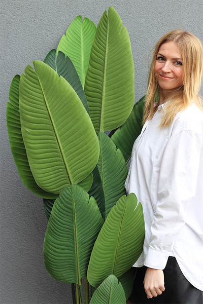 Bananowiec, sztuczne drzewko w osłonce donicy