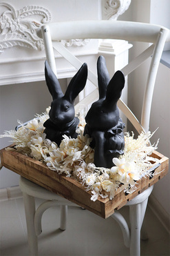 Black Easter Modern, stroik wielkanocny na tacy, wym.40x58x30cm