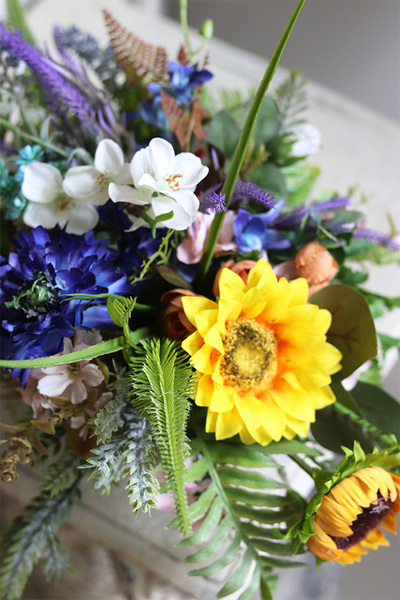 Leonia, kompozycja kwiatowa w naczyniu