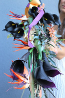 Ninase, bukiet nagrobny z czarnymi kaliami, dł.104cm