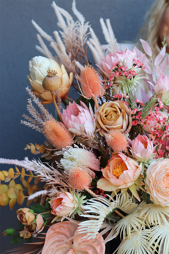 Mortario Vinn, nowoczesny bukiet nagrobny w wazonie