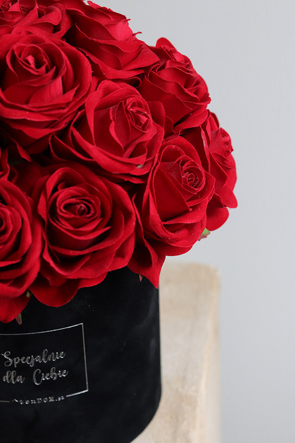 Valentino, flowerbox okolicznościowy z kwiatów sztucznych