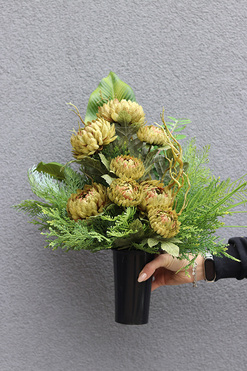 Zielona Dalia, nowoczesny bukiet nagrobny we wkładzie, wys.50cm