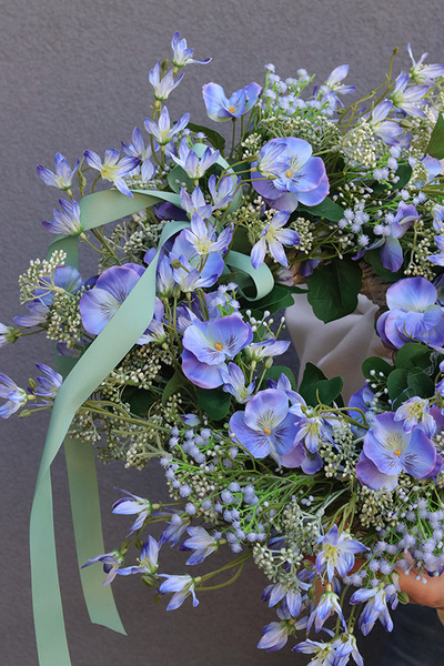 Pansy Blue, wiosenny wianek dekoracyjny