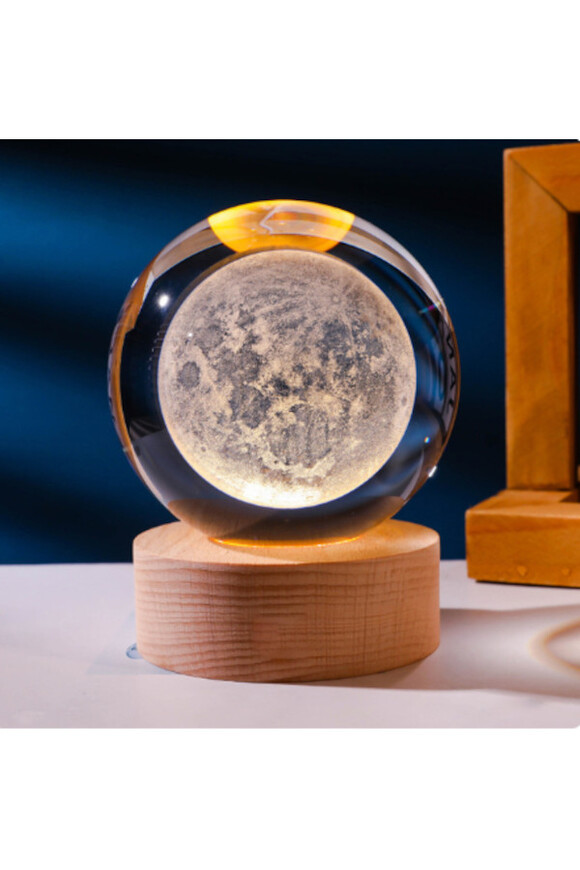 Moon, szklana kula podświetlana LED z księżycem