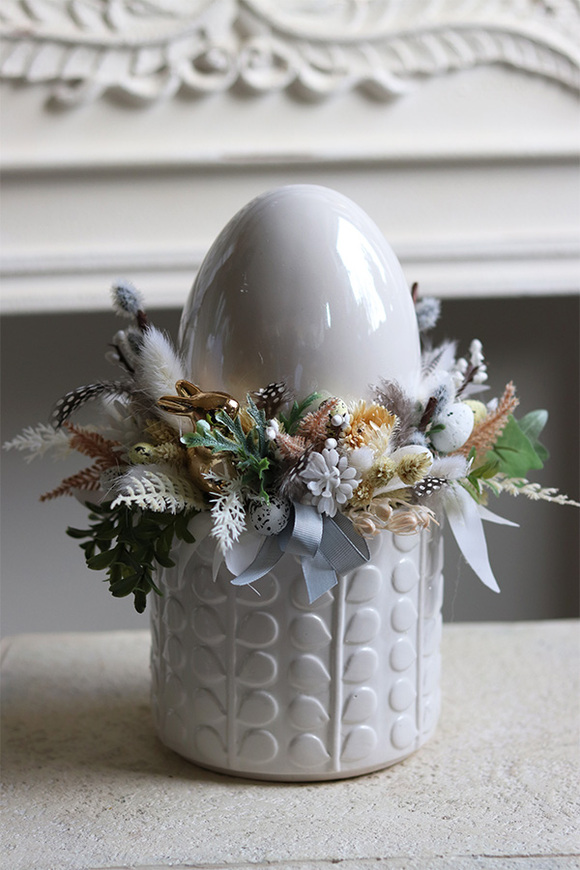 stroik z jajem Wielkanocna Pora, ozdoba z perłowym jajem