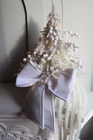 Zimowa Biel, świąteczna choinka z dekoracją