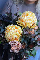 Żółte Chryzantemy, jesienny bukiet nagrobny we wkładzie