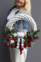 Skrzaty New, bożonarodzeniowy wianek na drzwi