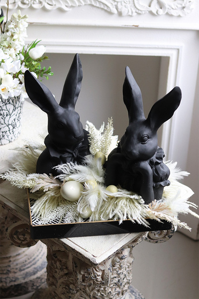 Black Easter Modern, stroik wielkanocny na tacy