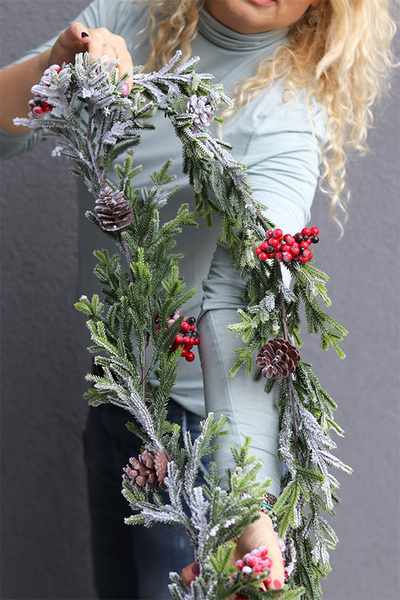 Mroźny Dzień, zimowa girlanda z czerwonymi owocami, dł.150cm
