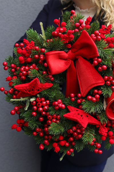 Brilliant Xmas, czerwony świąteczny wianek z dzwonkiem