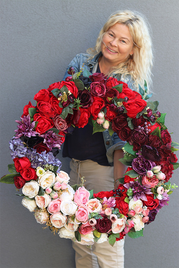 Monaco England, bardzo duży kwiatowy wianek